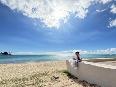 キラキラと輝く青空と海に、幸せな未来を重ねて