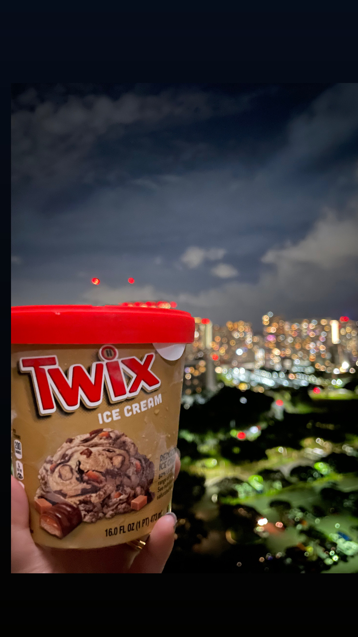 You are currently viewing バルコニーで夜景とTwix
