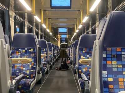 ワンちゃんも一緒に電車旅