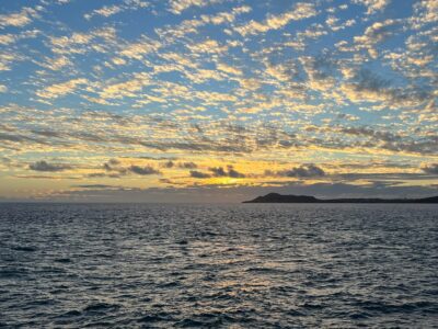 水平線に沈む夕陽