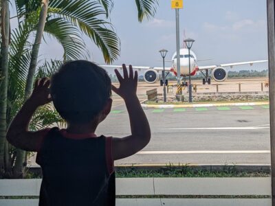 やった！乗るぞ飛行機！