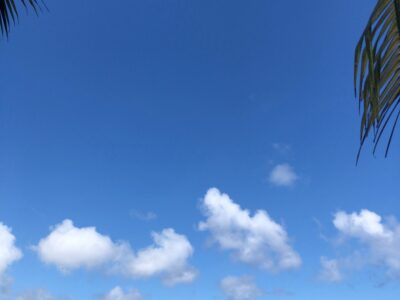 海と雲と青い空