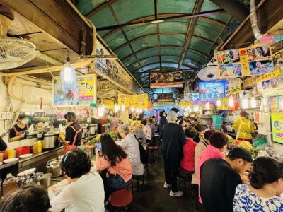 熱気あふれるカルグクス横丁