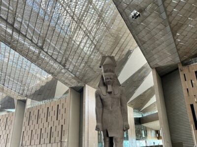 オープン前の大エジプト博物館へ
